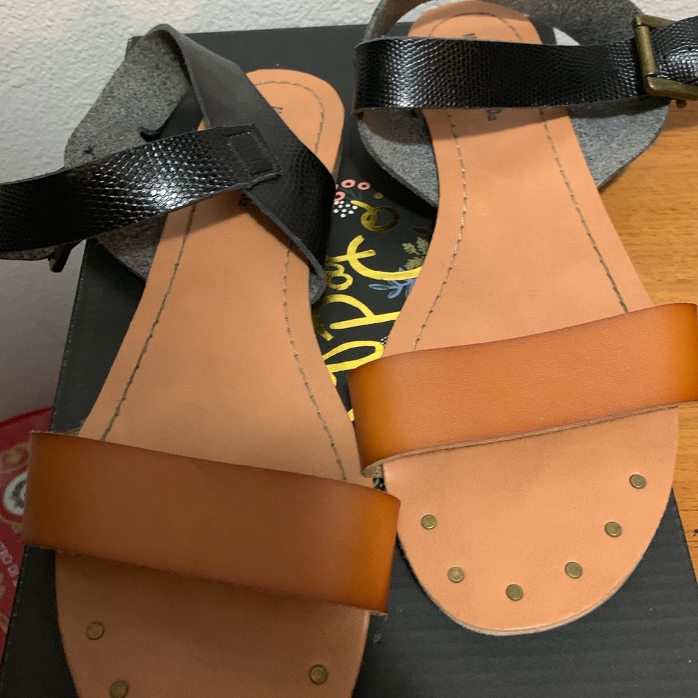 Mossimo supply sandals